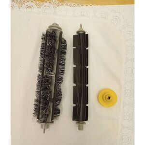 I Roomba parts, brushes